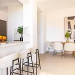 Sanders Limassol Park - Full Building Апартаменты *