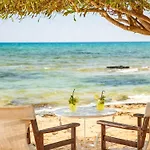 Sanders Limassol Park - Full Building Апартаменты *